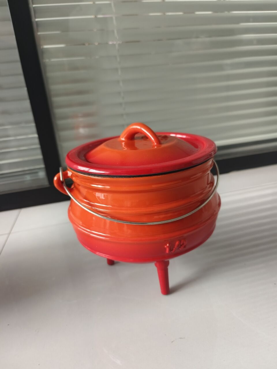 1/2 #   鋳鉄ホーロー製ダッチオーブン、三脚付き大釜、 - Dutch Oven Enamel のレビューと価格