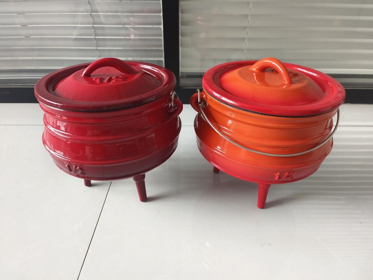 1/2 #   鋳鉄ホーロー製ダッチオーブン、三脚付き大釜、 - Dutch Oven Enamel のレビューと価格